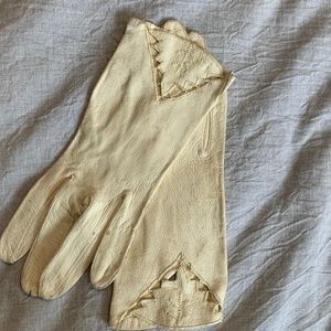 Vintage cream kid leather gloves